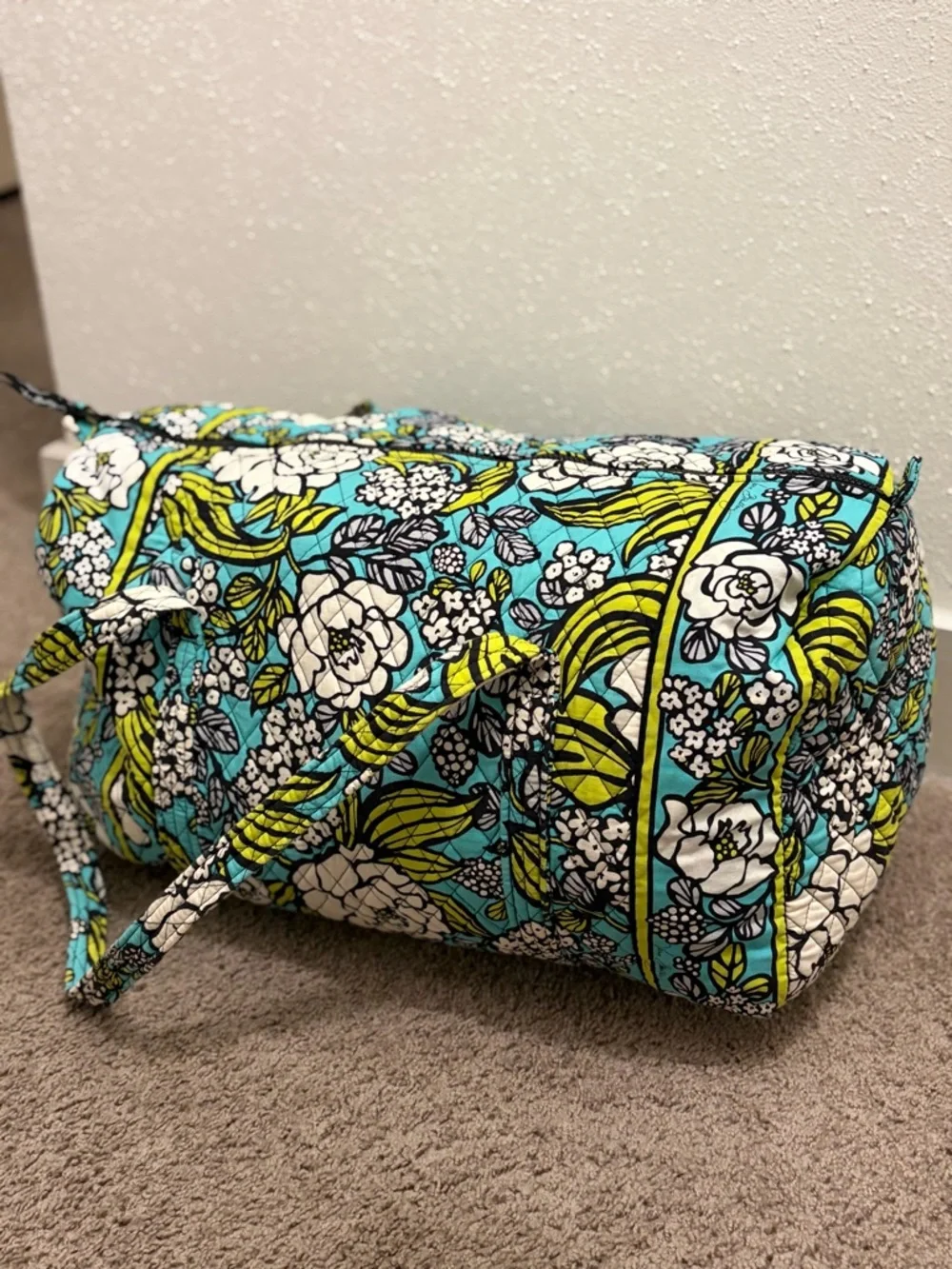 RETIRED PATTERN: Island Blooms Vera Bradley Original Large Travel Duffel - Picture 3 of 10